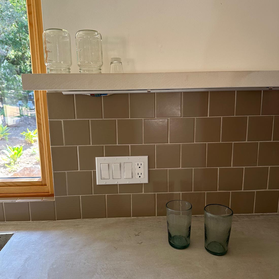 Franciscan Tile | Vintage Putty Ceramic Subway Tile 4x4x3/8