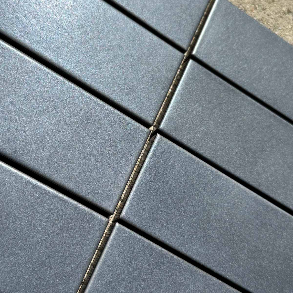 Ann Sacks | 2x5 Context Field Tile in Black Metallic