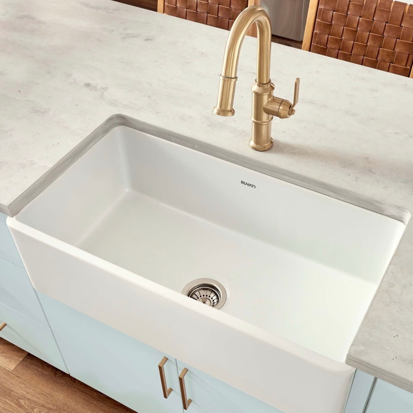 Ruvati | 33 x 20 inch Fireclay Reversible Farmhouse Apron-Front Kitchen Sink Single Bowl