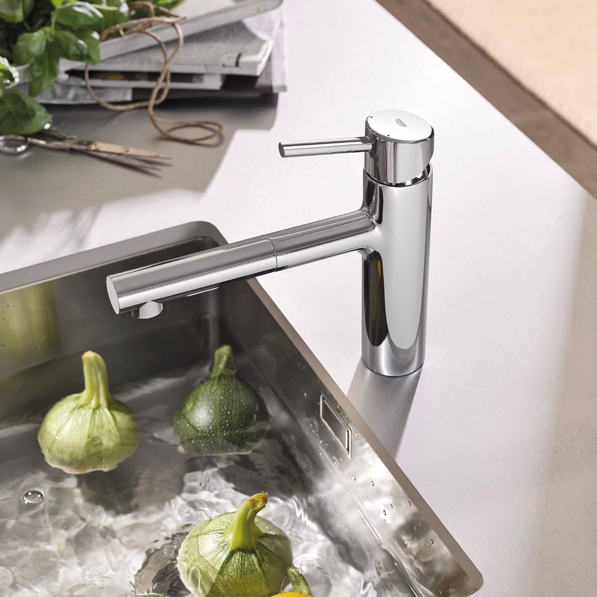 Grohe | Concetto Pull-Out Kitchen Faucet with 2-Function Locking Sprayer in Starlight Chrome