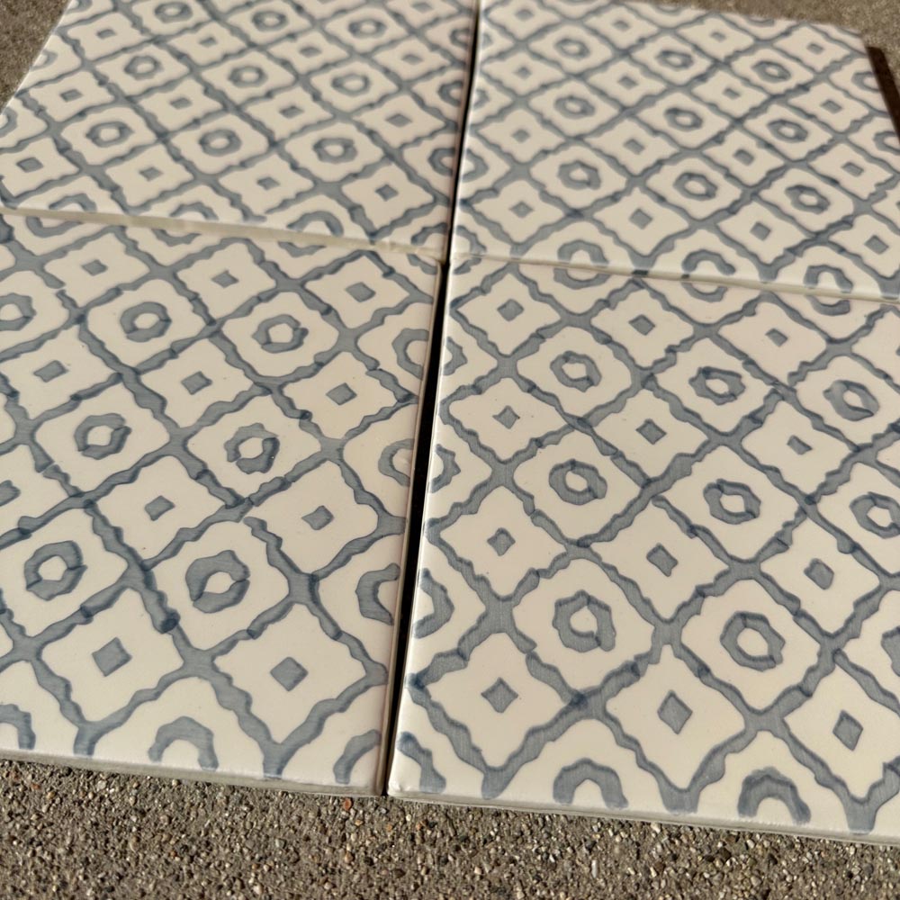 Everette and Blue | 6x6 Cinza Tile in Monique Pattern