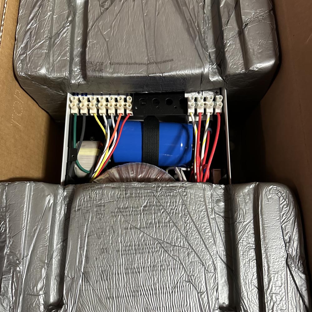 Q-Tran | QTM200DC+CAP-120/24-2x4+CK-S Low Voltage Luminaire Power Supply Center