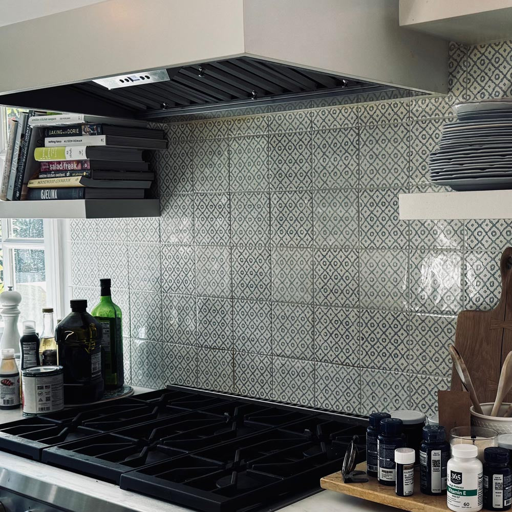 Everette and Blue | 6x6 Cinza Tile in Monique Pattern