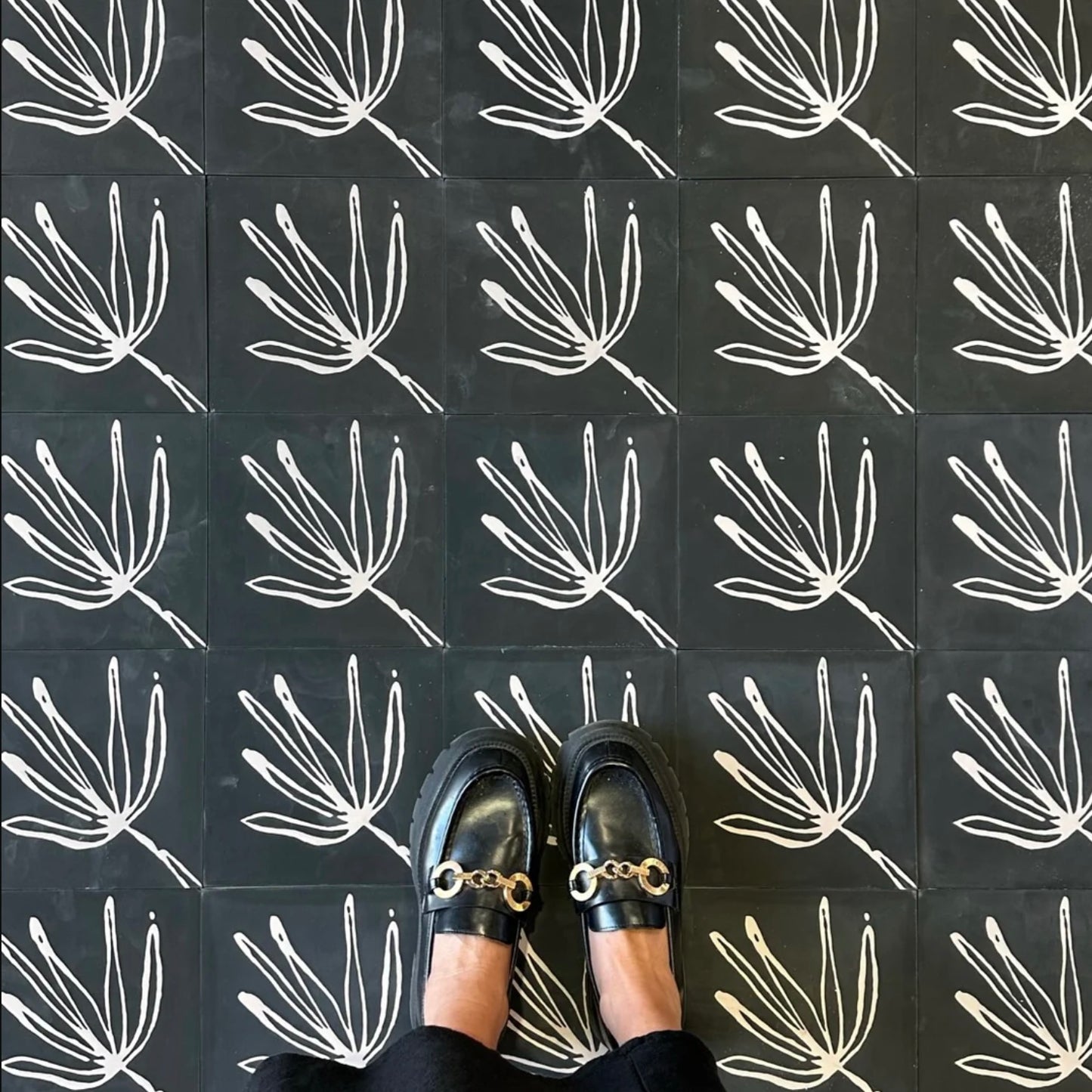 Concrete Collaborative | 8x8 Indio Agave in Ebony with Lilac Accent