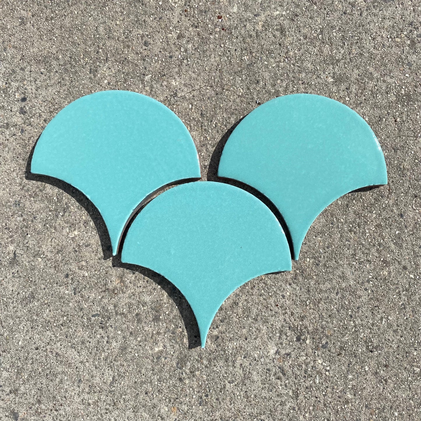 JR Ceramica | Scalloped 4 Inch Tile in Acqua Gloss Glaze