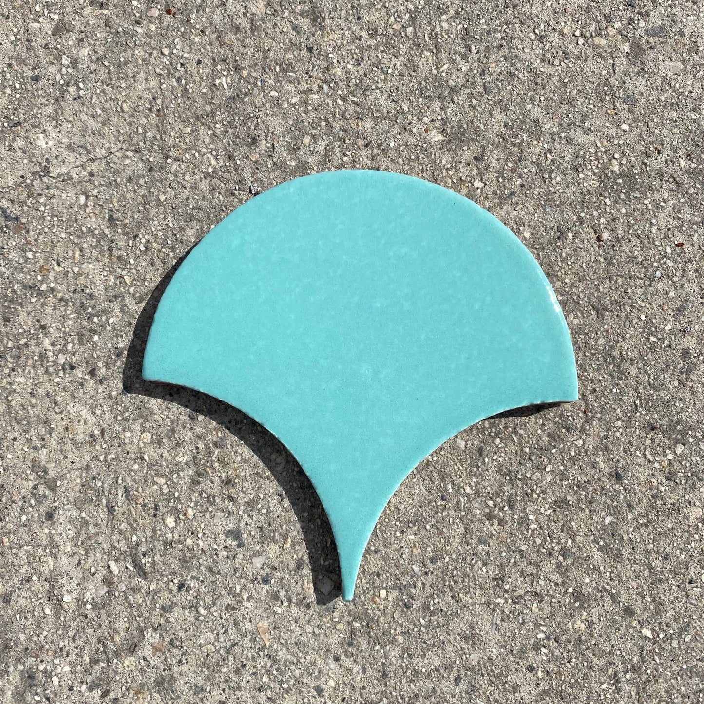 JR Ceramica | Scalloped 4 Inch Tile in Acqua Gloss Glaze
