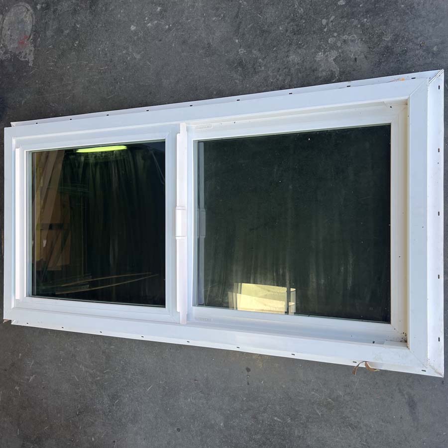 Milgard | Tuscany Series V400 Vertical Slider 23.5 in x 47.5 in - White