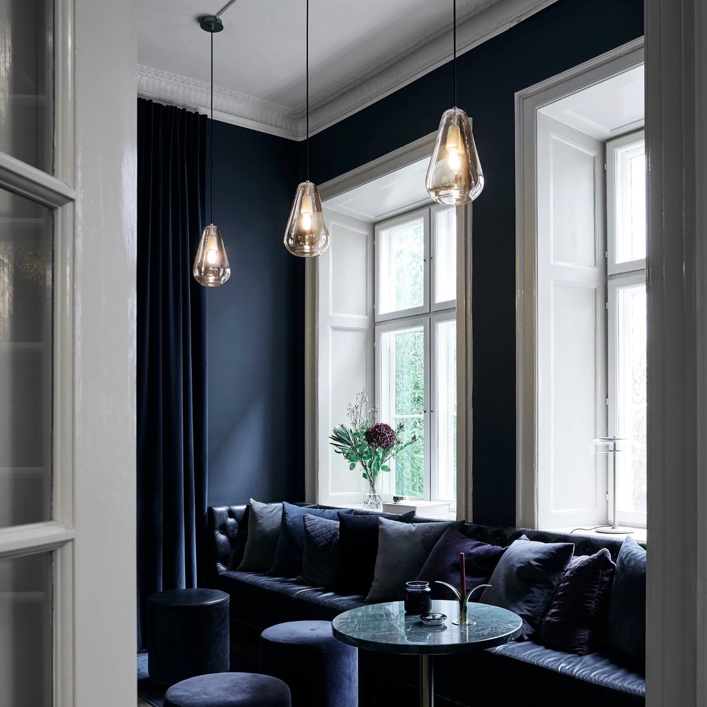 Nuura | Anoli 1 Pendant Blown Glass Medium in Gold & Black