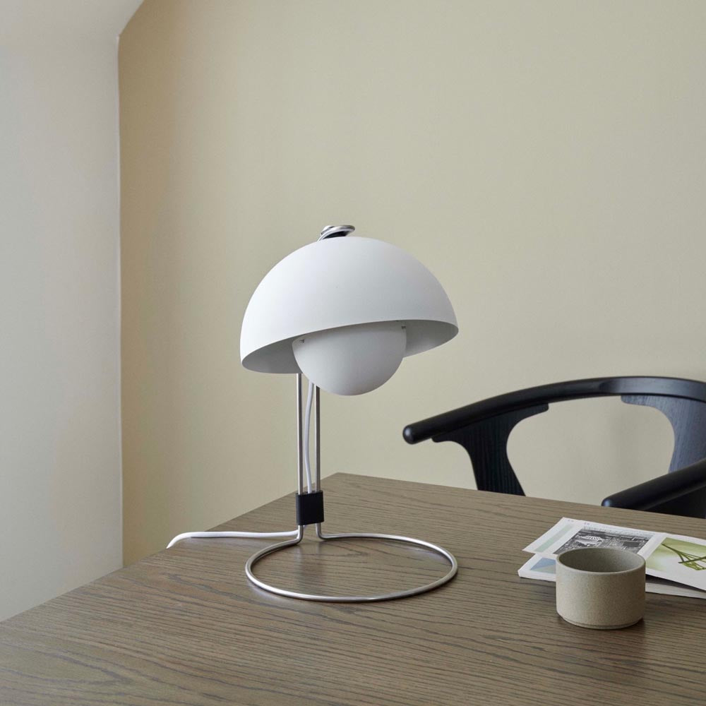 &Tradition | Flower Pot Table Lamp VP4 in Matte White