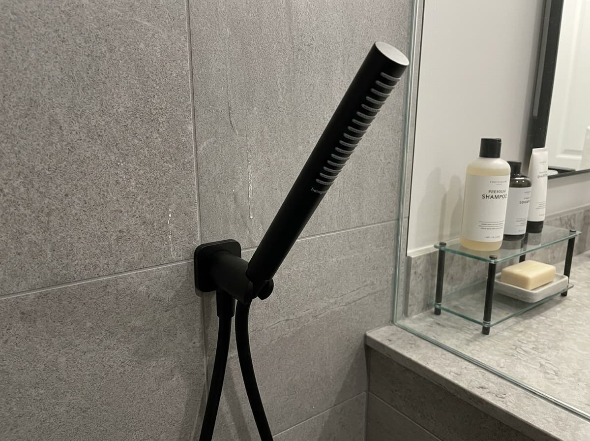 Hansgrohe Pulsify S Baton Handshower in Matte Black