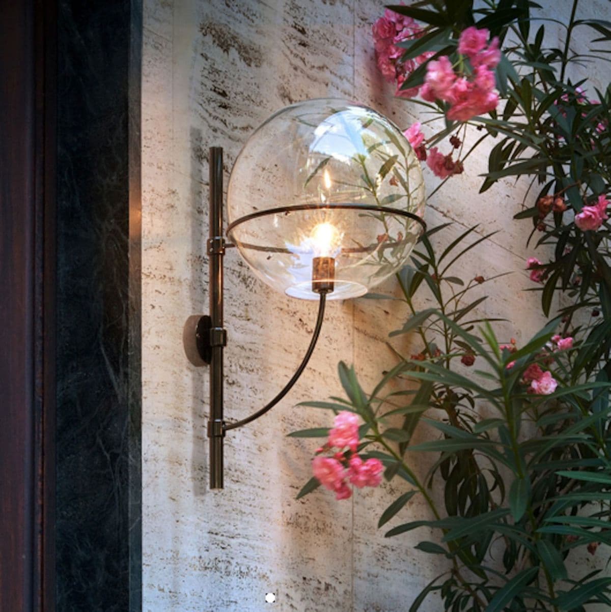 Oluce Lyndon Outdoor Wall Sconce — Medium