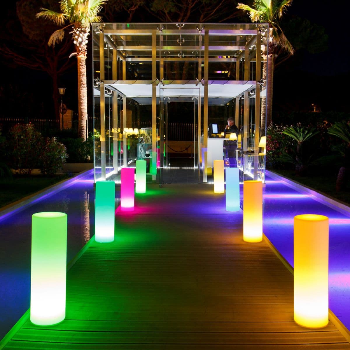 Smart & Green | Tower Bluetooth LED Indoor/Outdoor Lamp — Translucent White, Medium