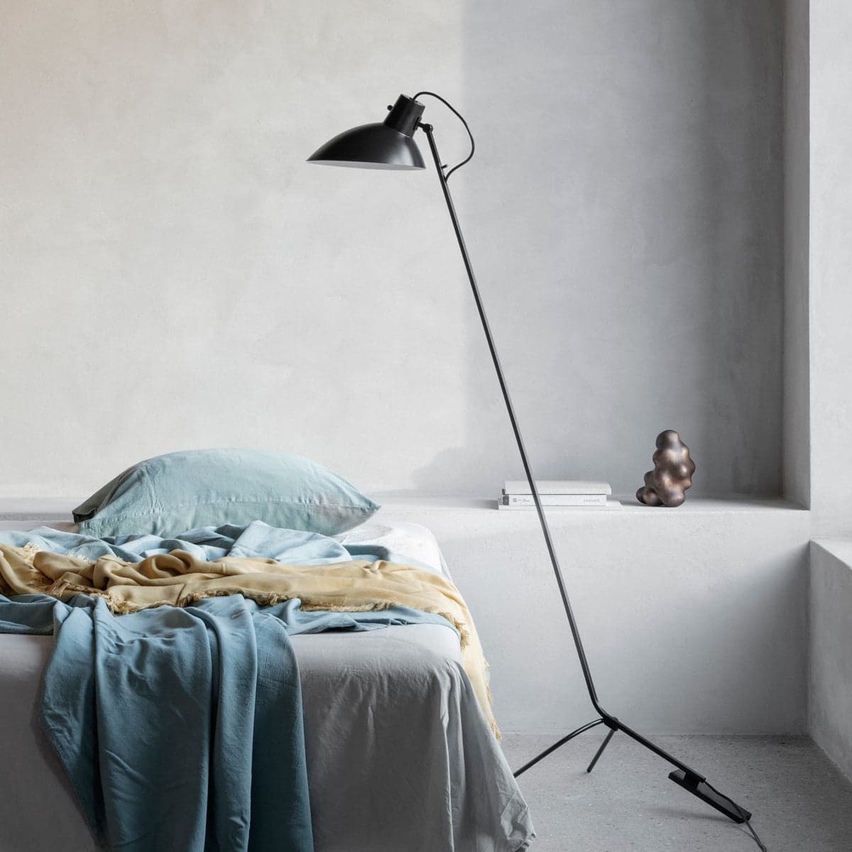 Astep VV Cinquanta Floor Lamp with black aluminum frame and articulated rotating stem