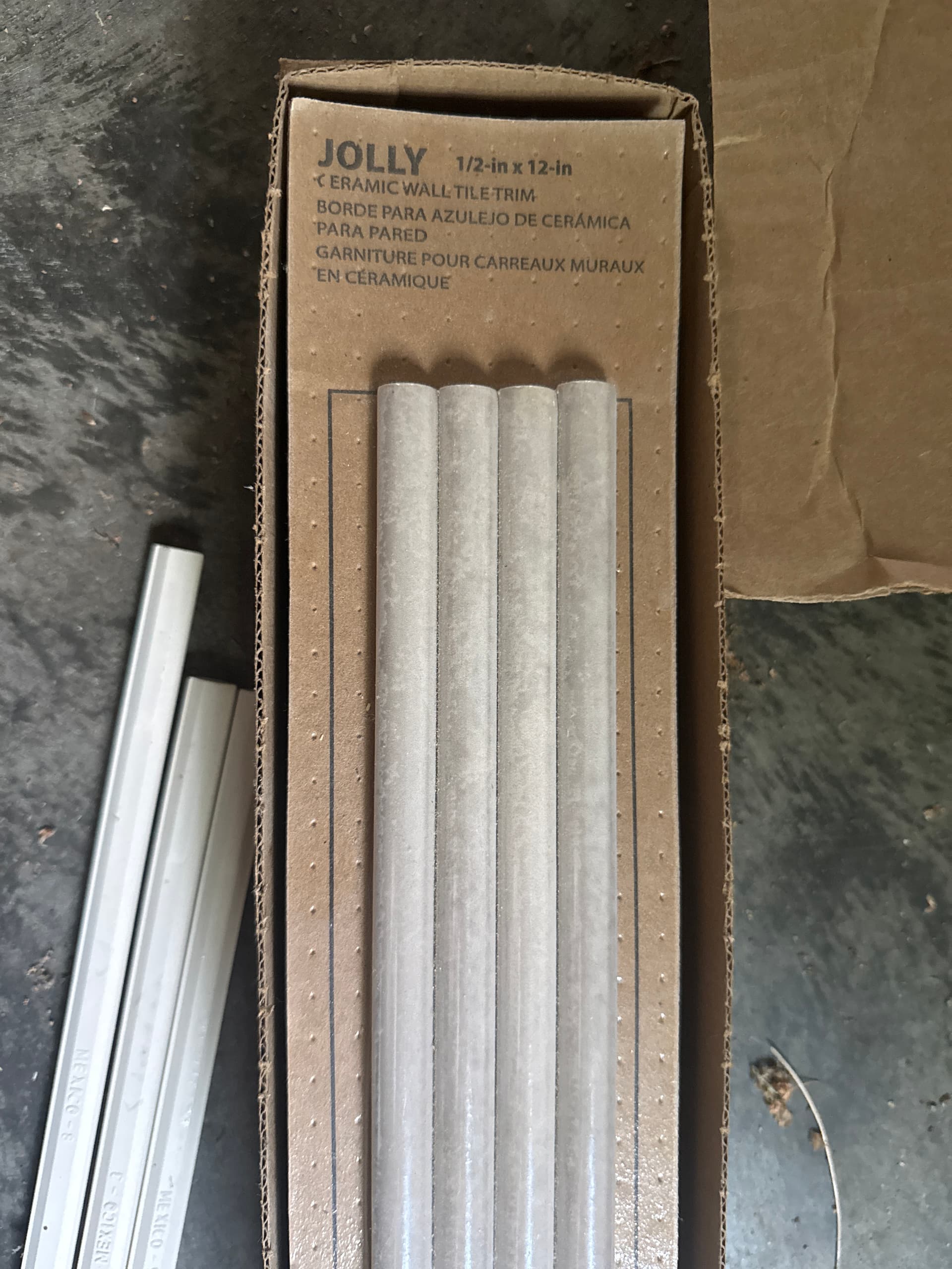 Ceramic wall tile trim