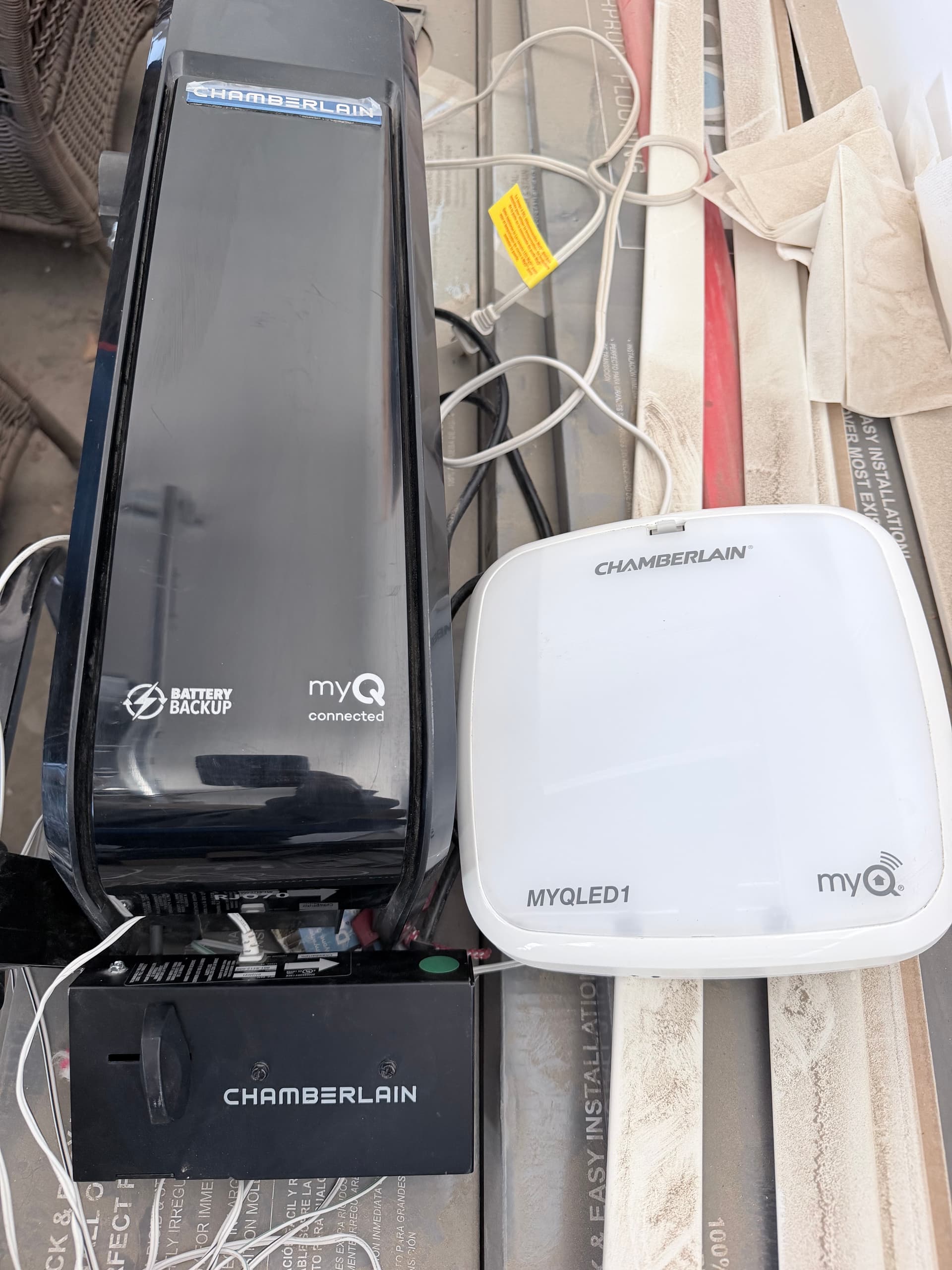 Chamberlian Chamberlain Garage Door Opener with Battery Backup & myQ Led Light