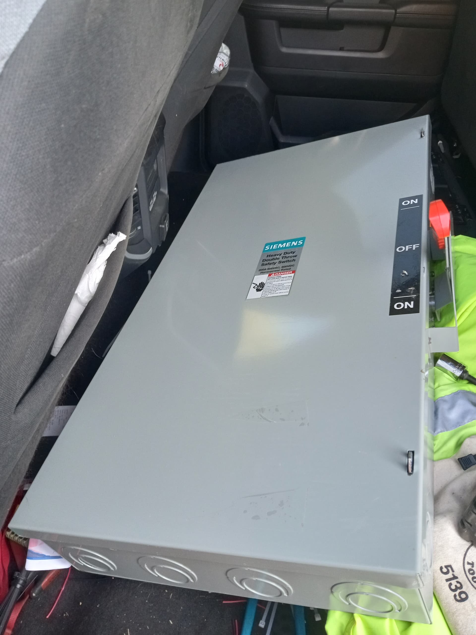 Manual transfer switch