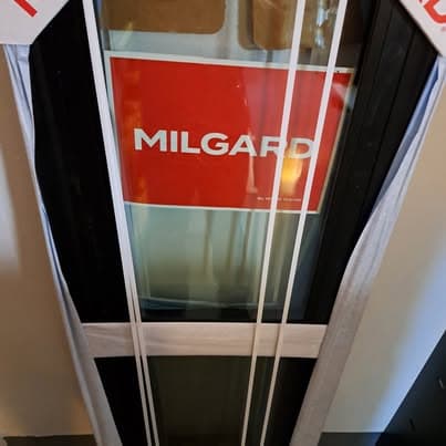 Milgard V300 Trinsic Single-Hung Vinyl Window — New, Black Finish, 17.5" x 60"