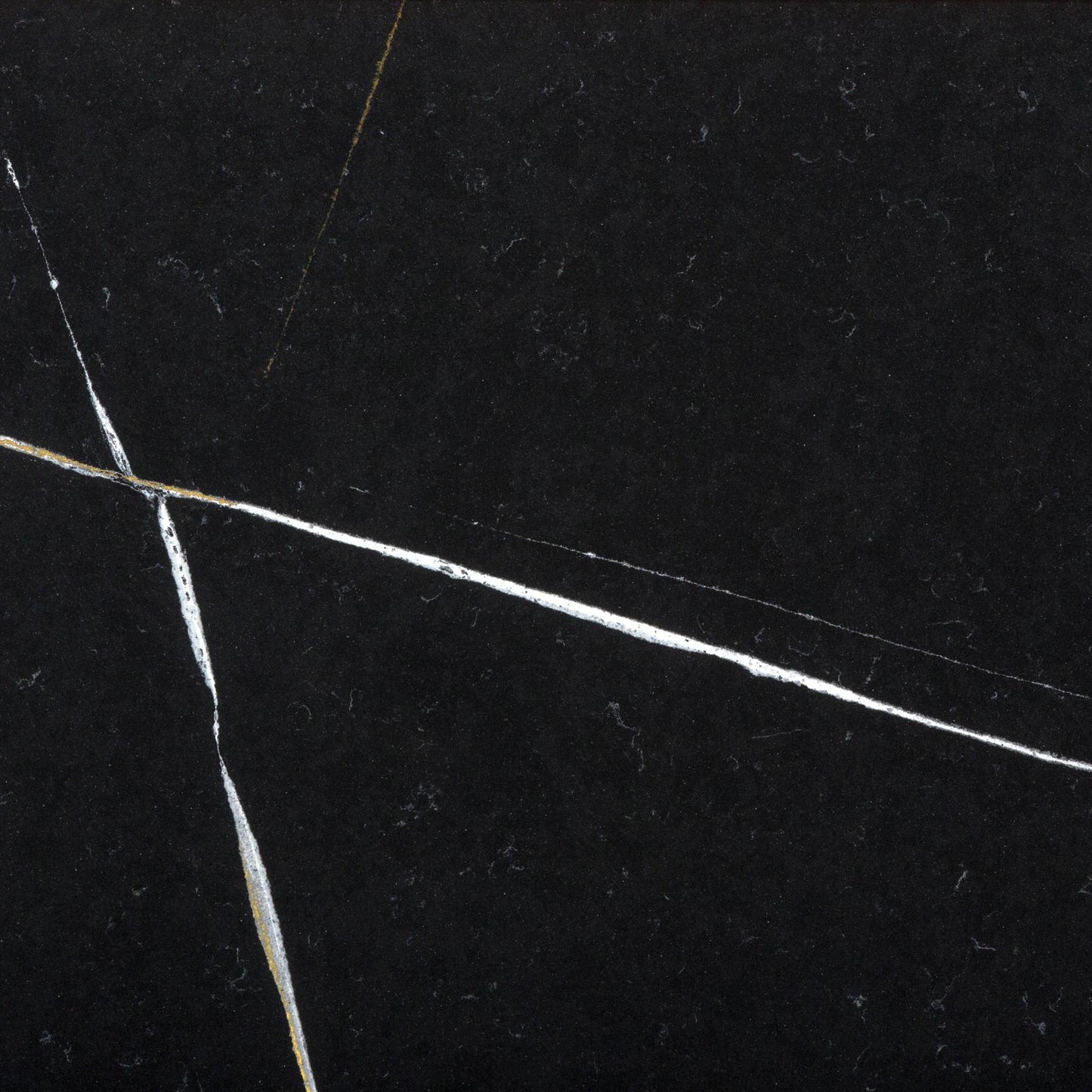 Et Noir Jum, Quartz Stone Surface Material - Outlet stock from Cosentino. Product style: 