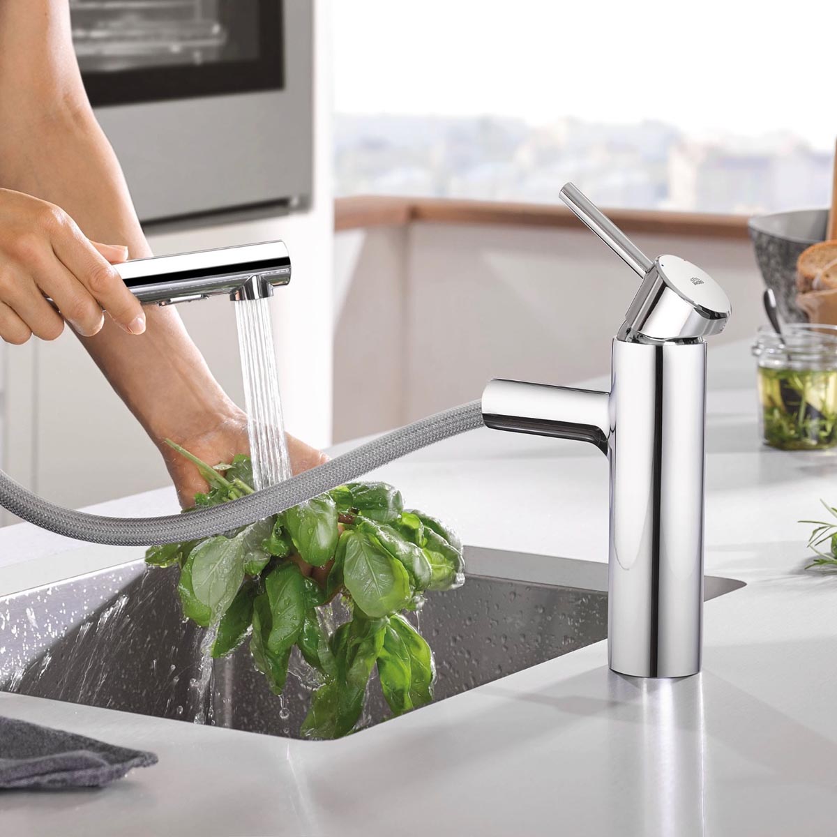 Grohe | Concetto Pull-Out Kitchen Faucet with 2-Function Locking Sprayer in Starlight Chrome
