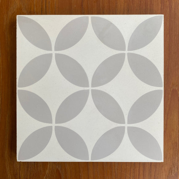 Concrete Collaborative | Strands Acier with White Ivory Multi Petals 8